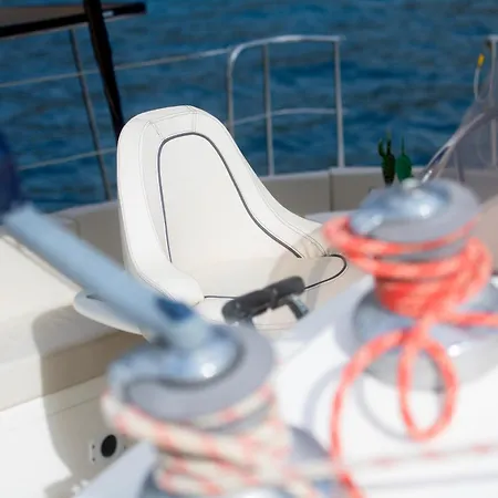 船上ホテル Catamaran Eliane *