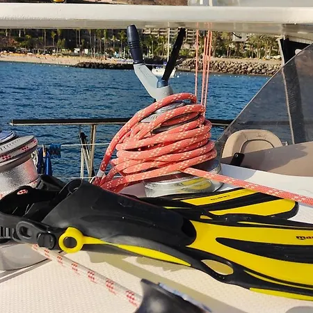 船上ホテル Catamaran Eliane *