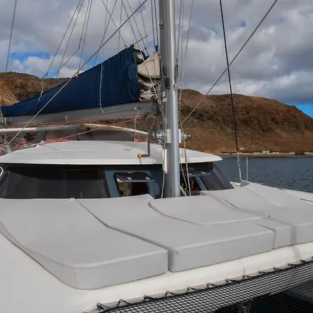 船上ホテル Catamaran Eliane *